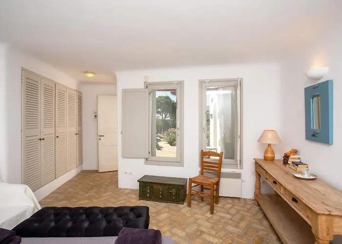 Baroness In Mykonos Town