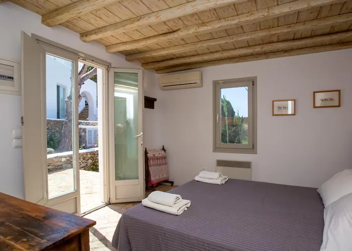 Baroness In Mykonos Town