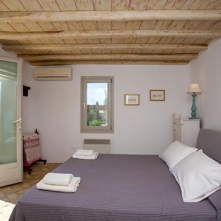 Baroness In Villa Mykonos Town