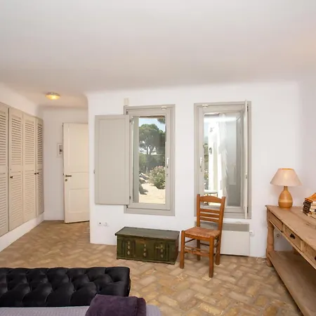 Baroness In Mykonos Town